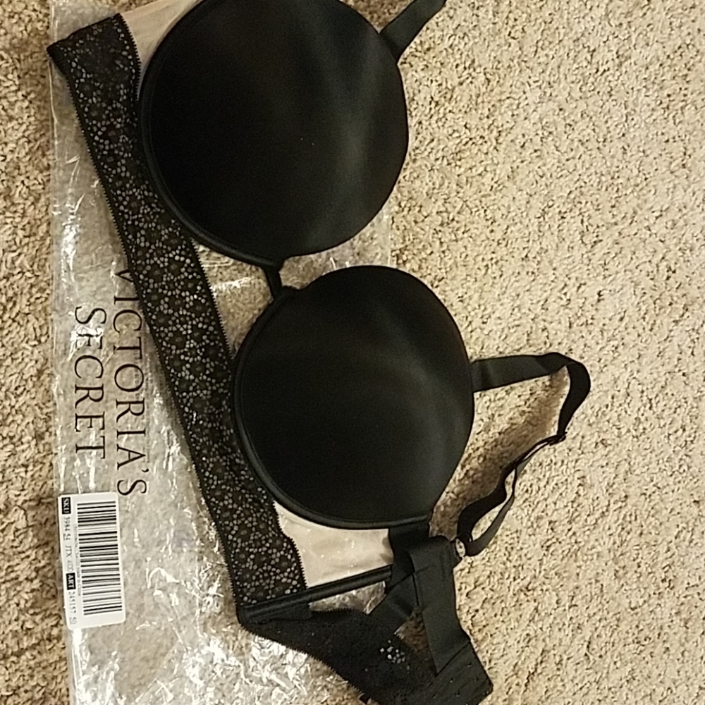 Brand new Victoria's Secret bra. Never worn.